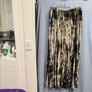 Elegant Black and Cream Women's Skirt olive size XL lined